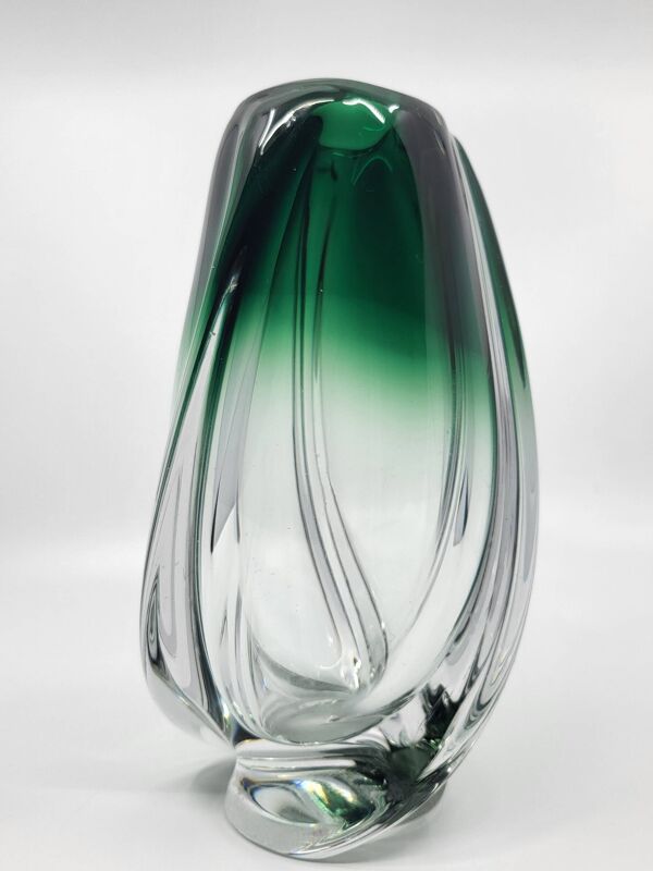Vase vintage Val St Lambert en verre soufflé vert de forme ovoïde, Belgique