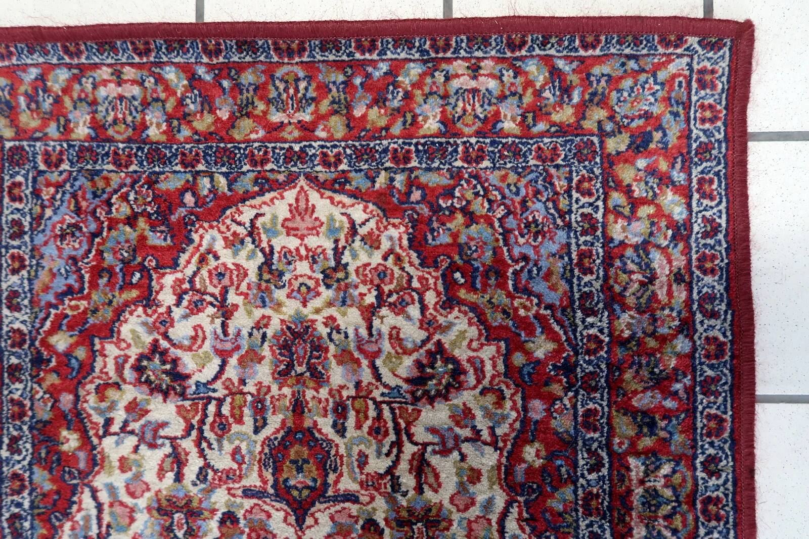 Vintage Indian rug 2.1' x 3.9' (67cm x 120cm), 1970s - 1C1121