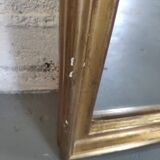 Rectangular mirror wall wall