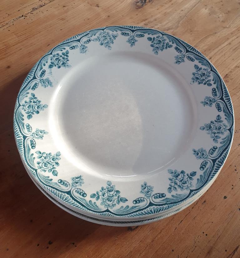 Set 4 flat plates Choisy le Roi XIXth Terre de Fer Boulenger model Bordeaux