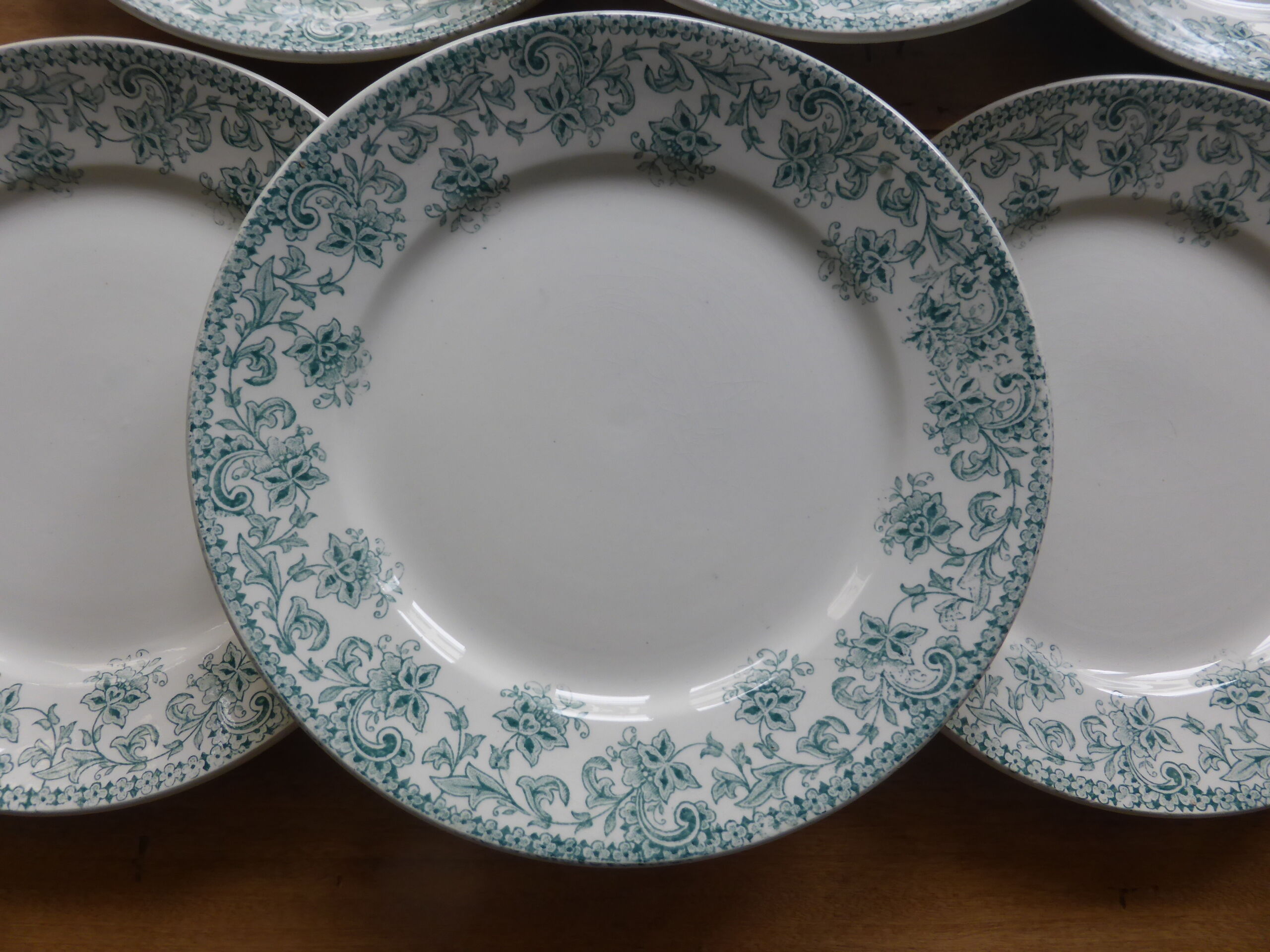 Set de 6 assiettes plates en terre de fer de St Amand modèle Jeanne