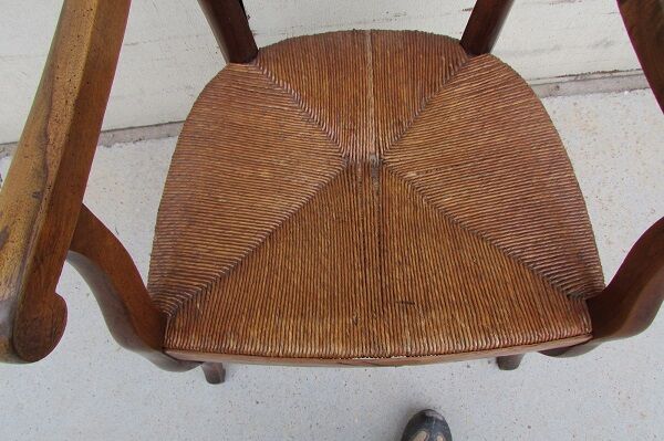 Rustic straw armchair in walnut