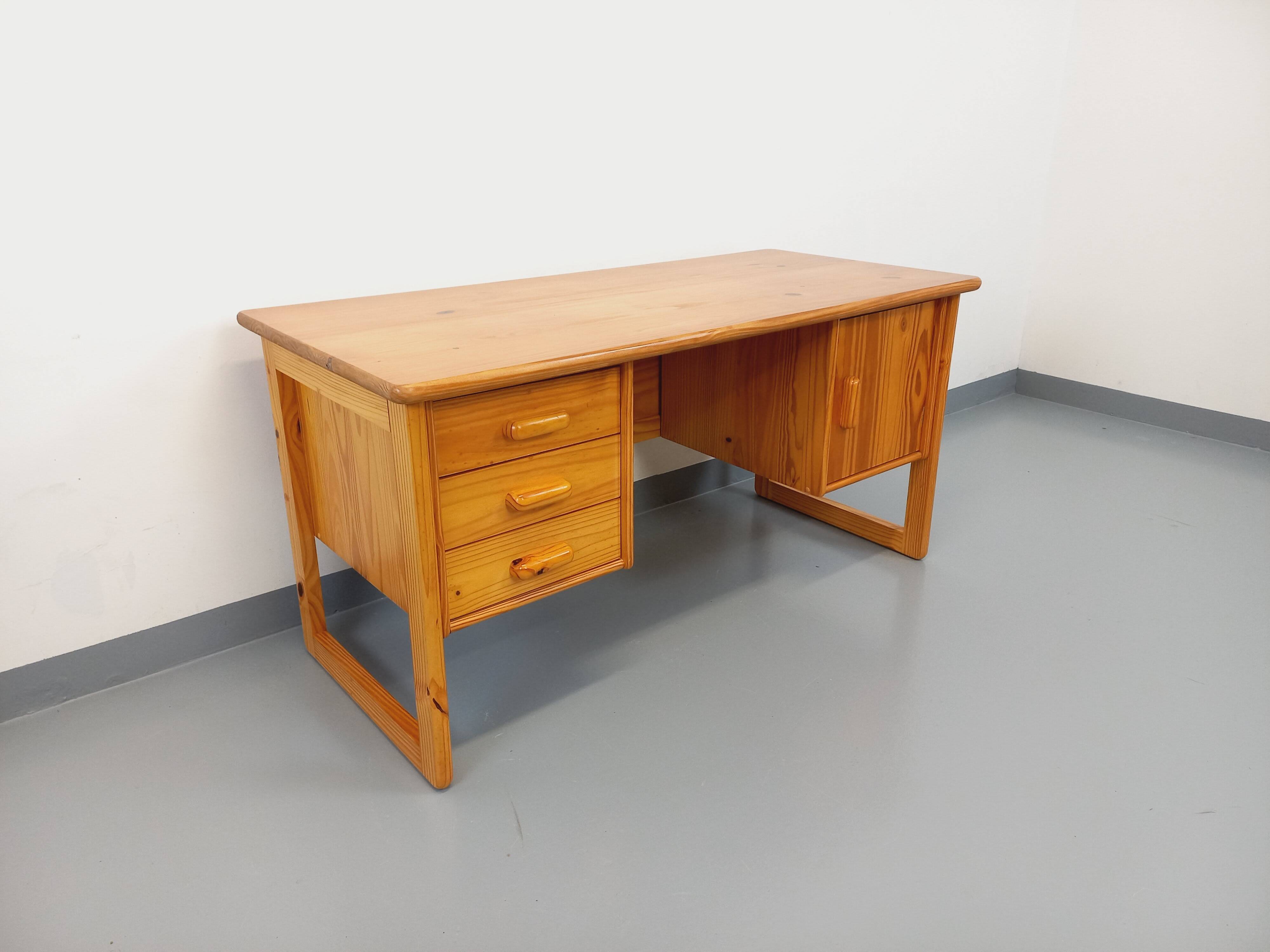 Vintage sled leg pine executive desk from the 60s-70s