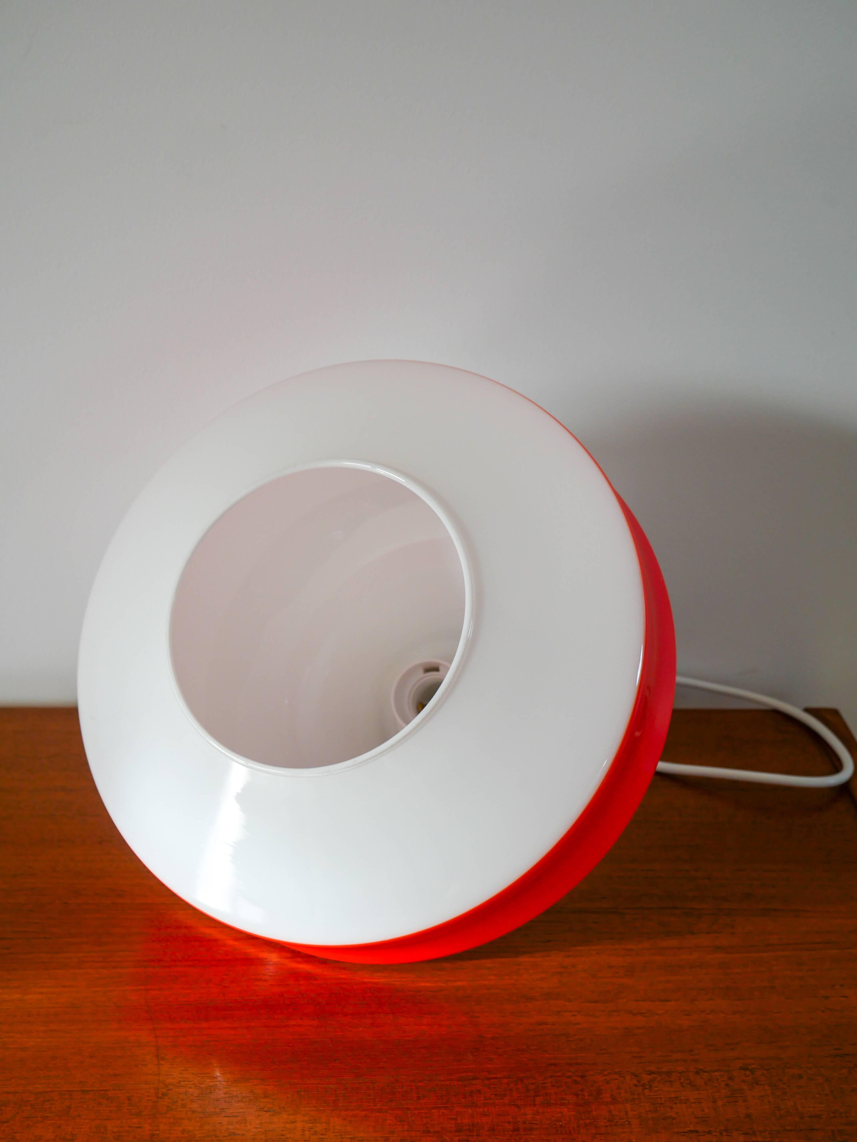 Suspension en opaline bicolore orange / rouge et blanc Design 1970