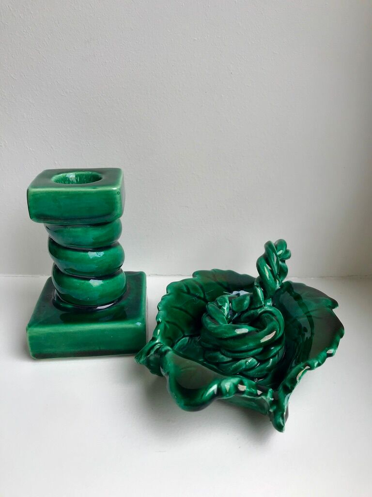 Duo de bougeoirs en céramique barbotine verts années 50