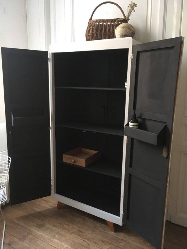 Vintage wardrobe 60'feet compass