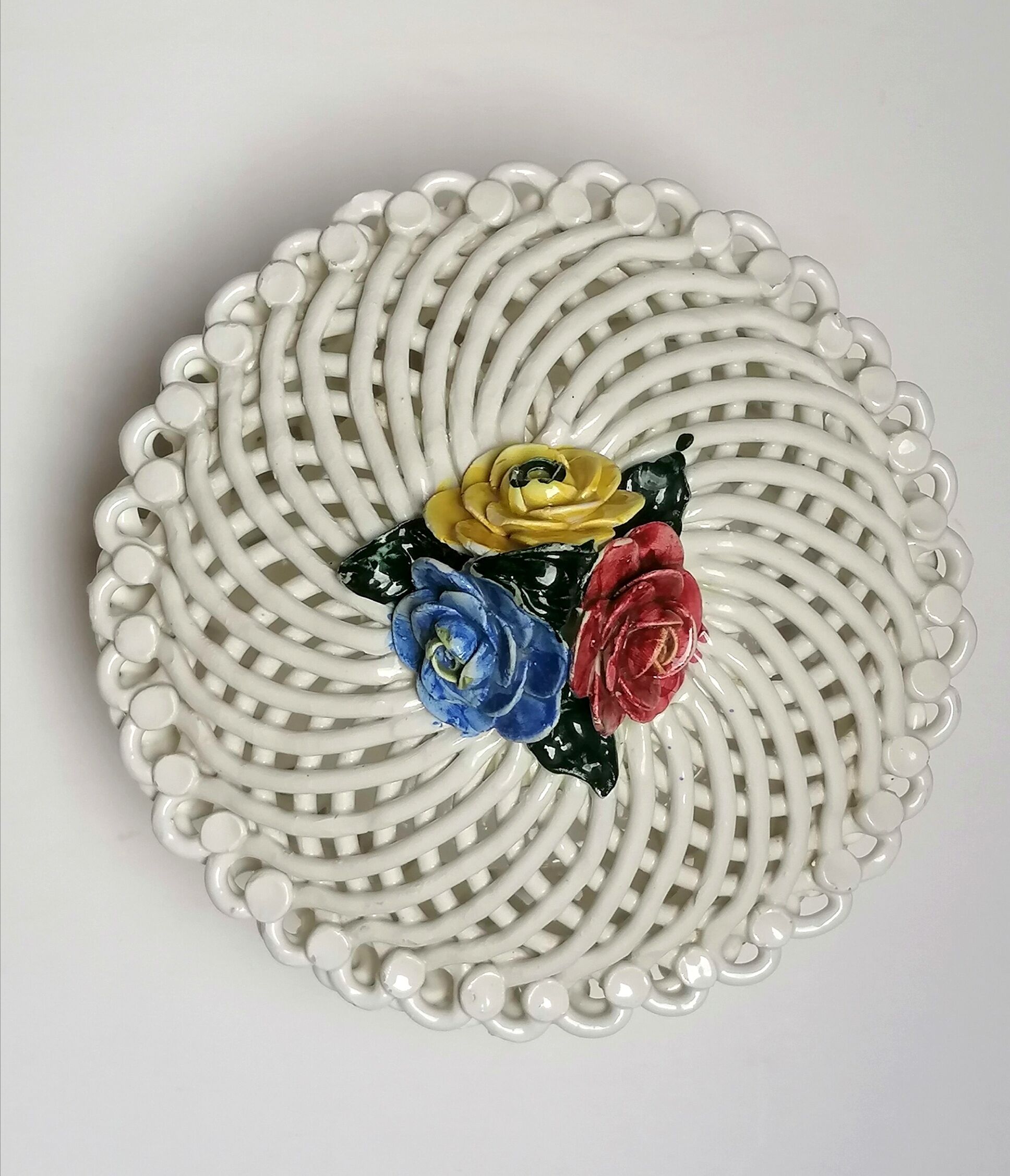 Corbeille en porcelaine tressée vintage