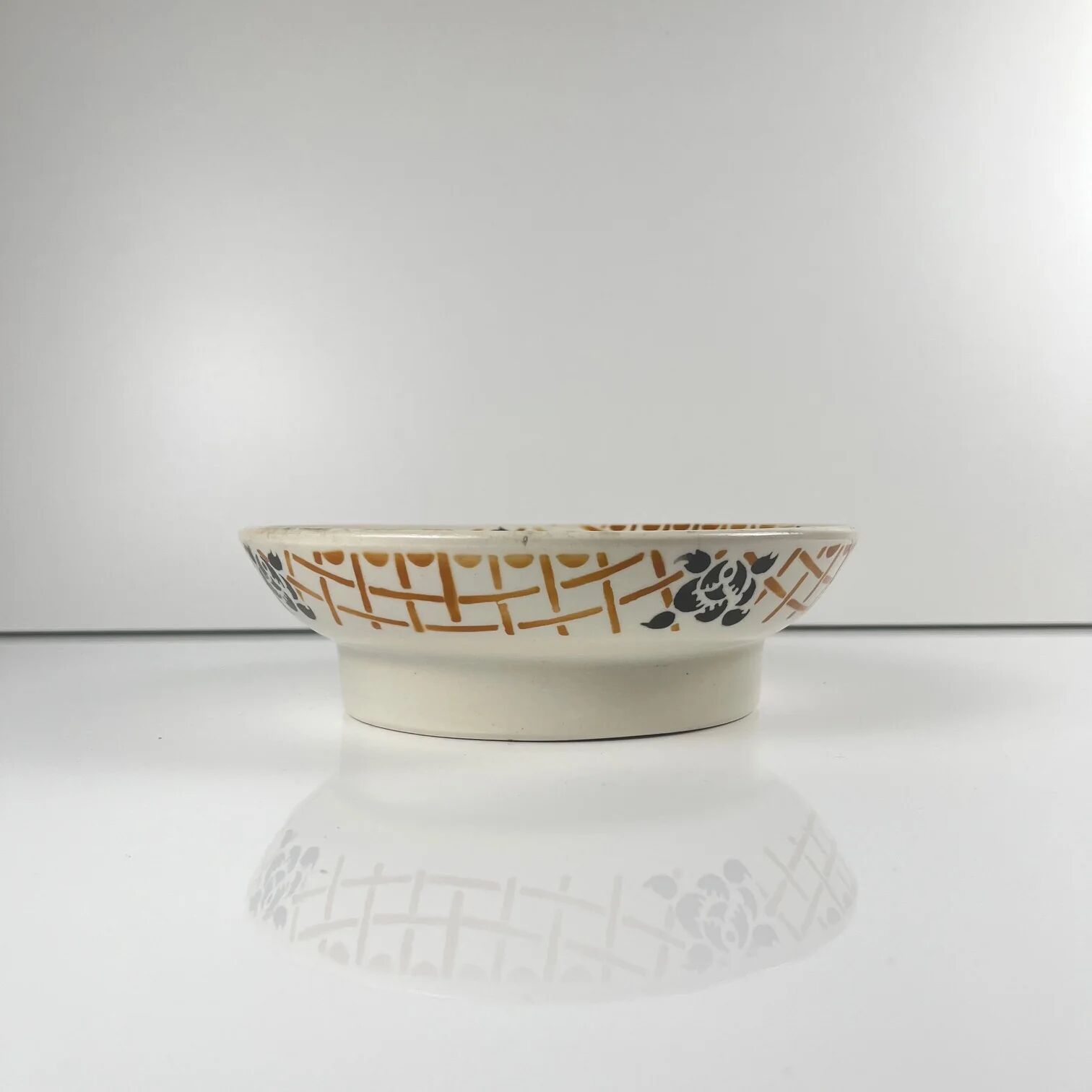 Plate on foot, ironstone, Badonviller "Roscoff", 1930