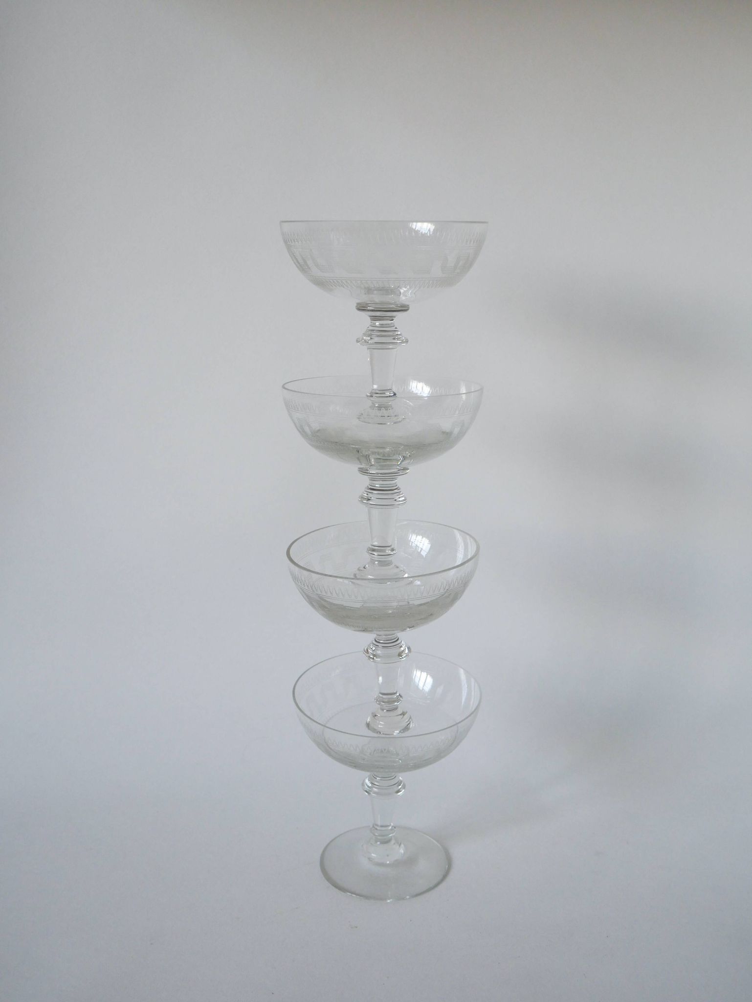 set of 4 large champagne glasses in engraved crystal 1920 11 x 10 cm
