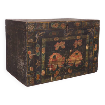 Coffre d’opéra ancien avec fleurs de lotus, Chine, vers 1900