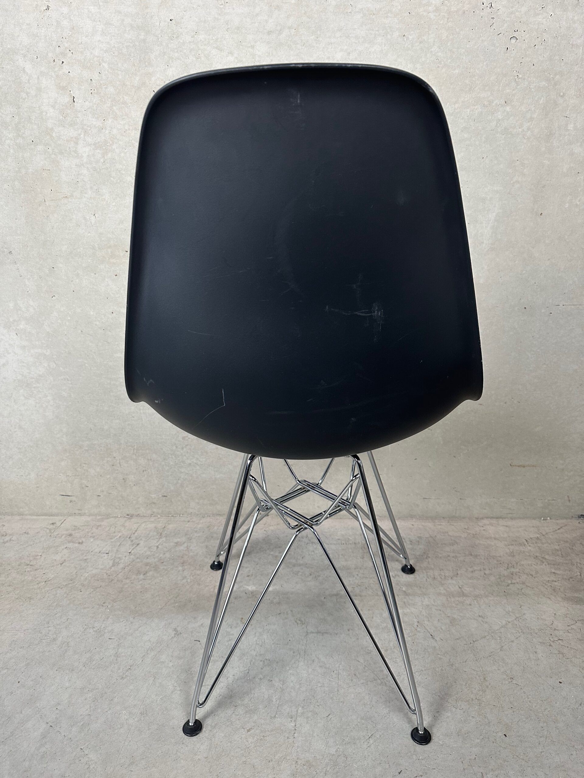 2x Eames design DSR chairs – Vitra