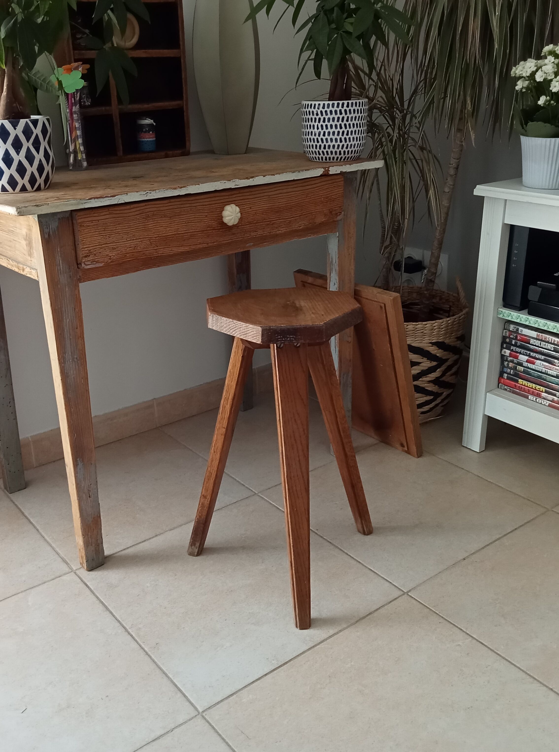 Vintage tripod stool 70s