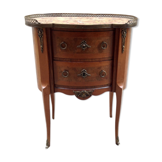 Convenient kidney in marquetry