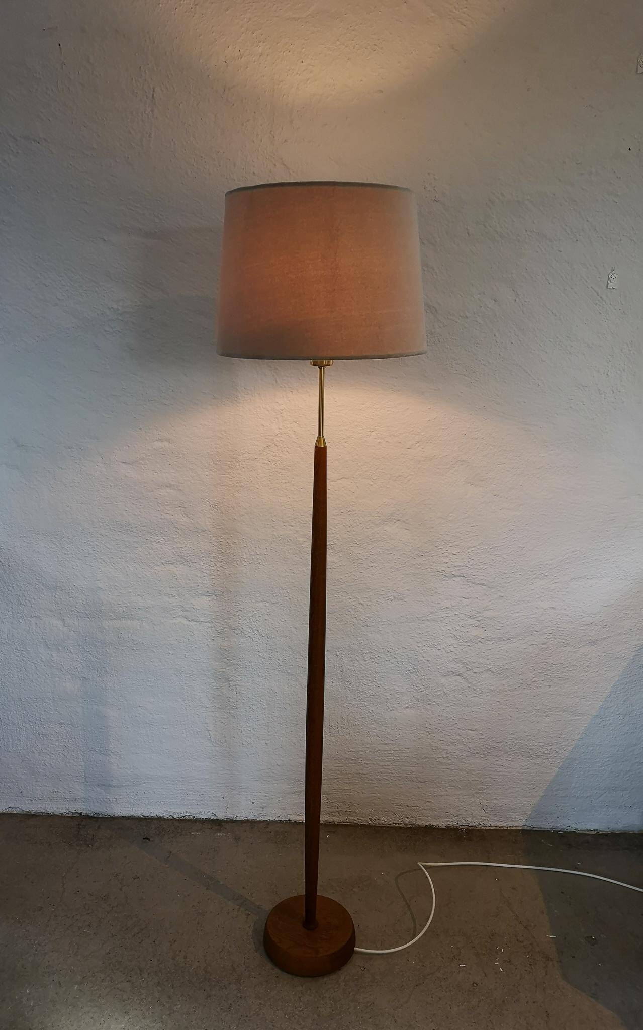 Mid-century floor lamp in teak and brass by Falkenbergs Belysning, Sweden, 1960s.