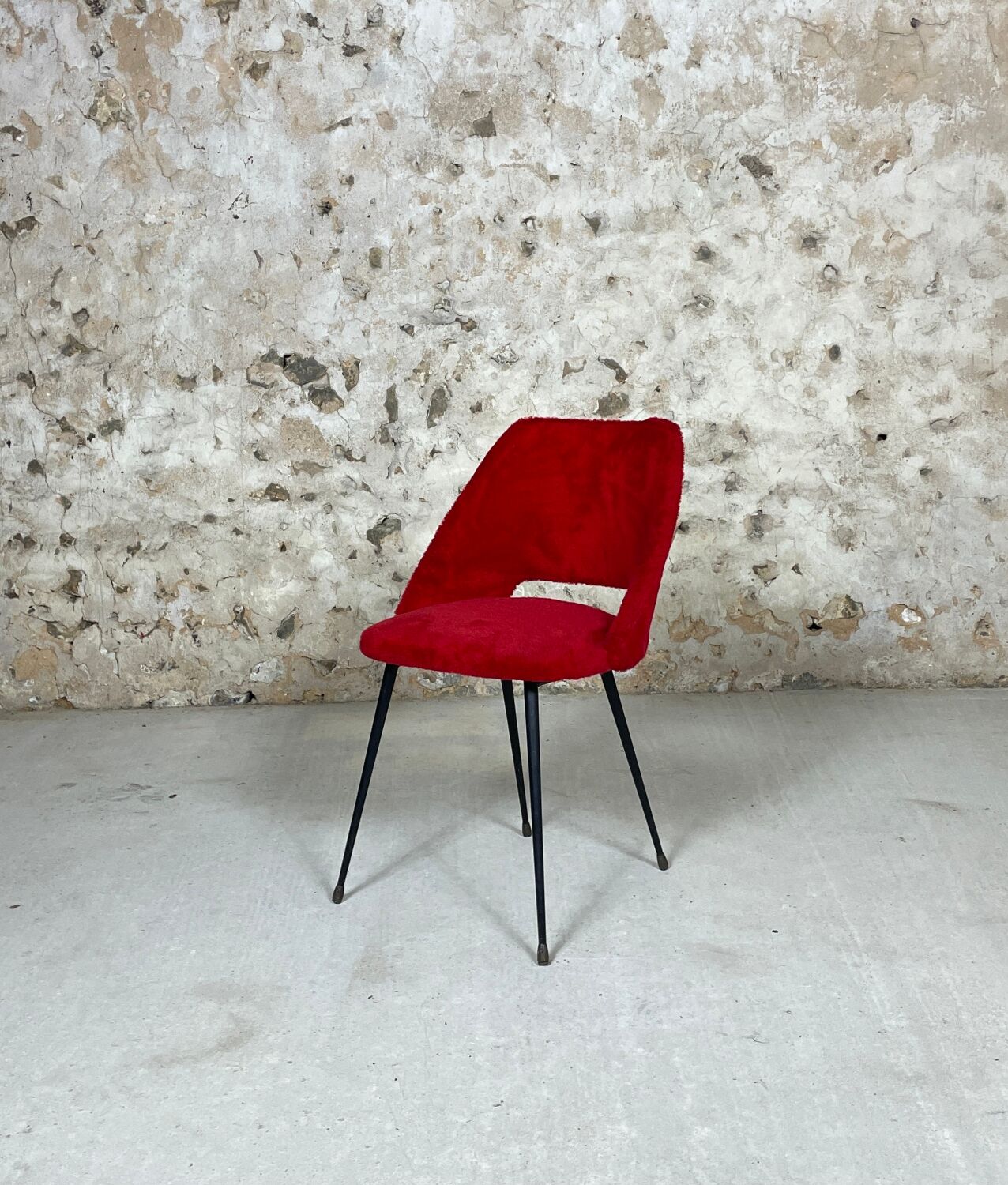 Red moumoute chair