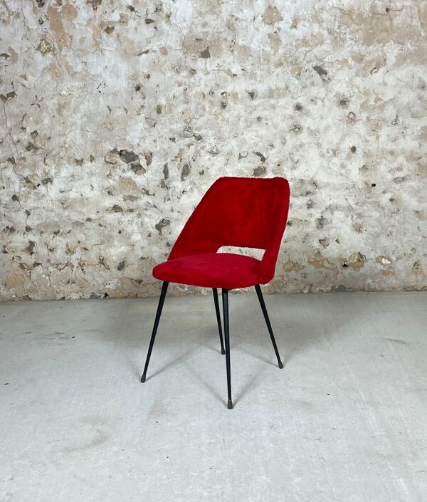 Chaise moumoute rouge