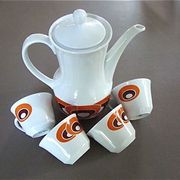 Set cafetière et 4 tasses en porcelaine