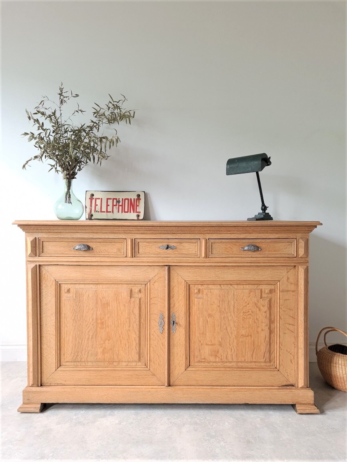 Old grocery buffet