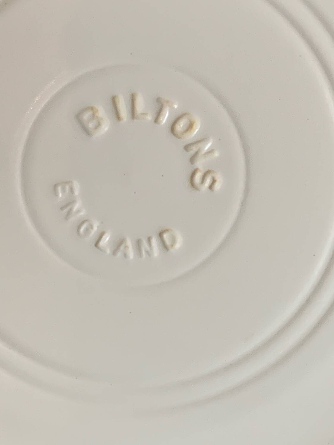 Huit assiettes à diner Biltons England