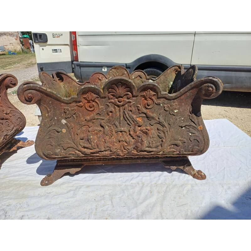 Pair of 1900 cast iron planters from Charleville-Mézières in rococo style