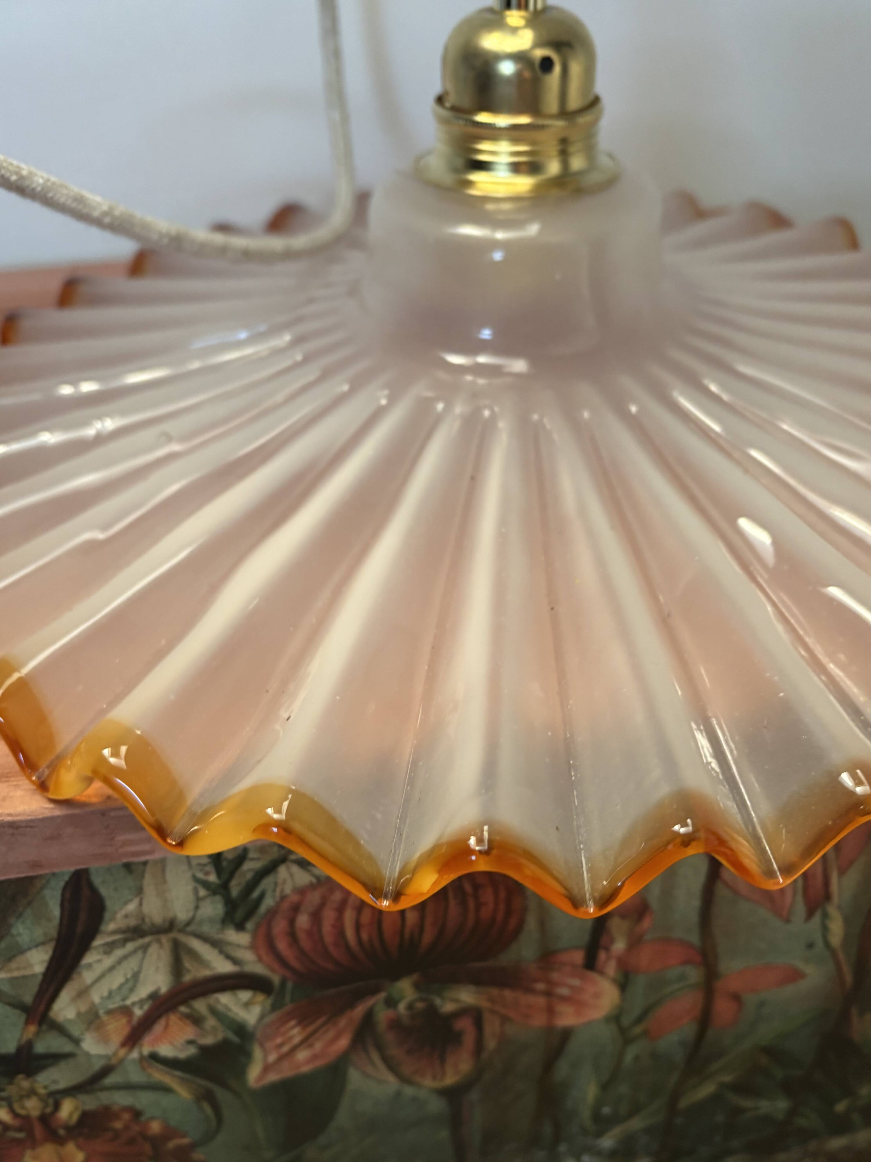 Vintage serrated pendant light