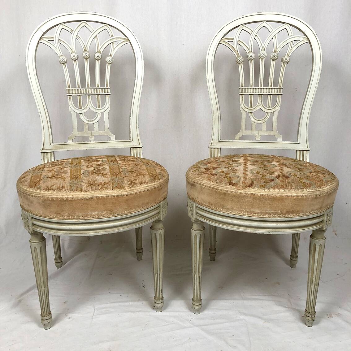 Pair of white lacquered wooden chairs in Louis XVI style, 20th century