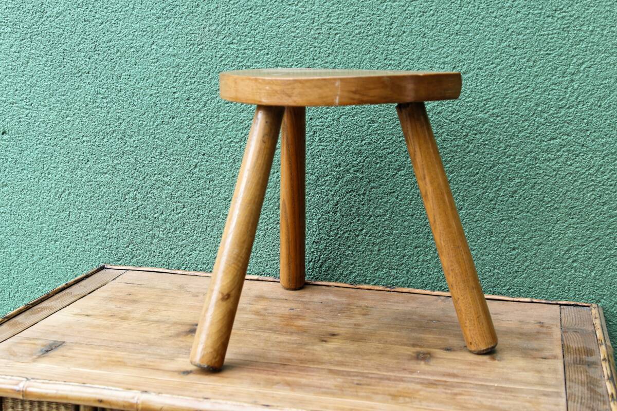 Tripod cowherd stool