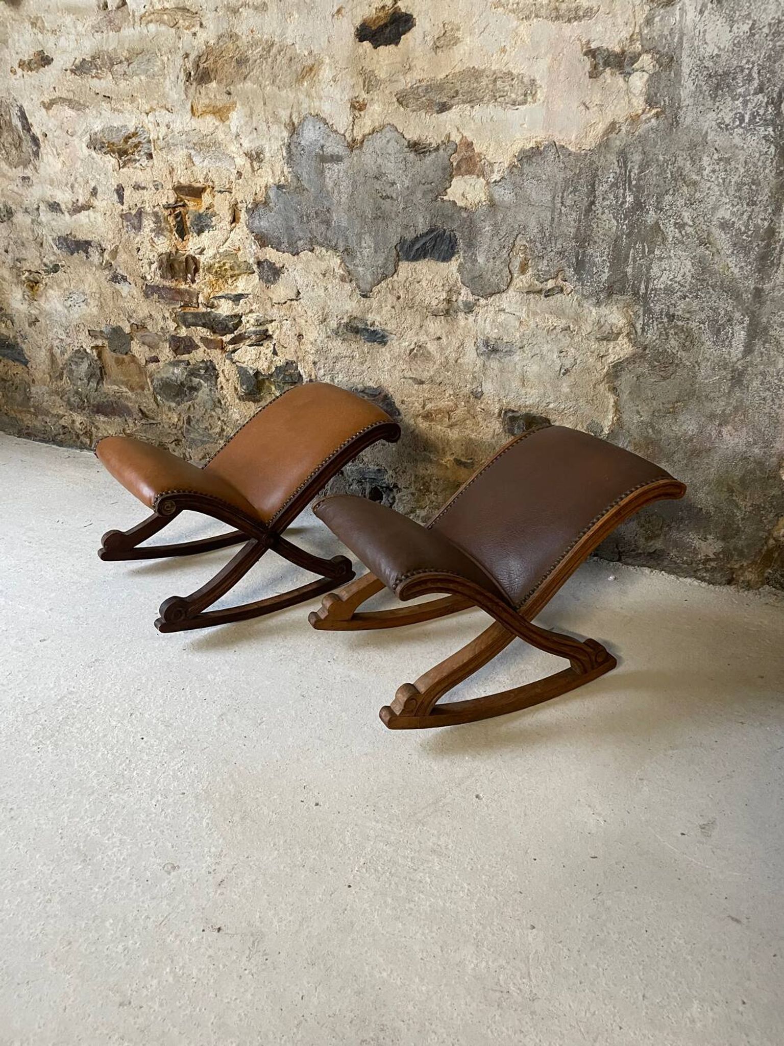 Set of 2 wooden and studded leather footrests