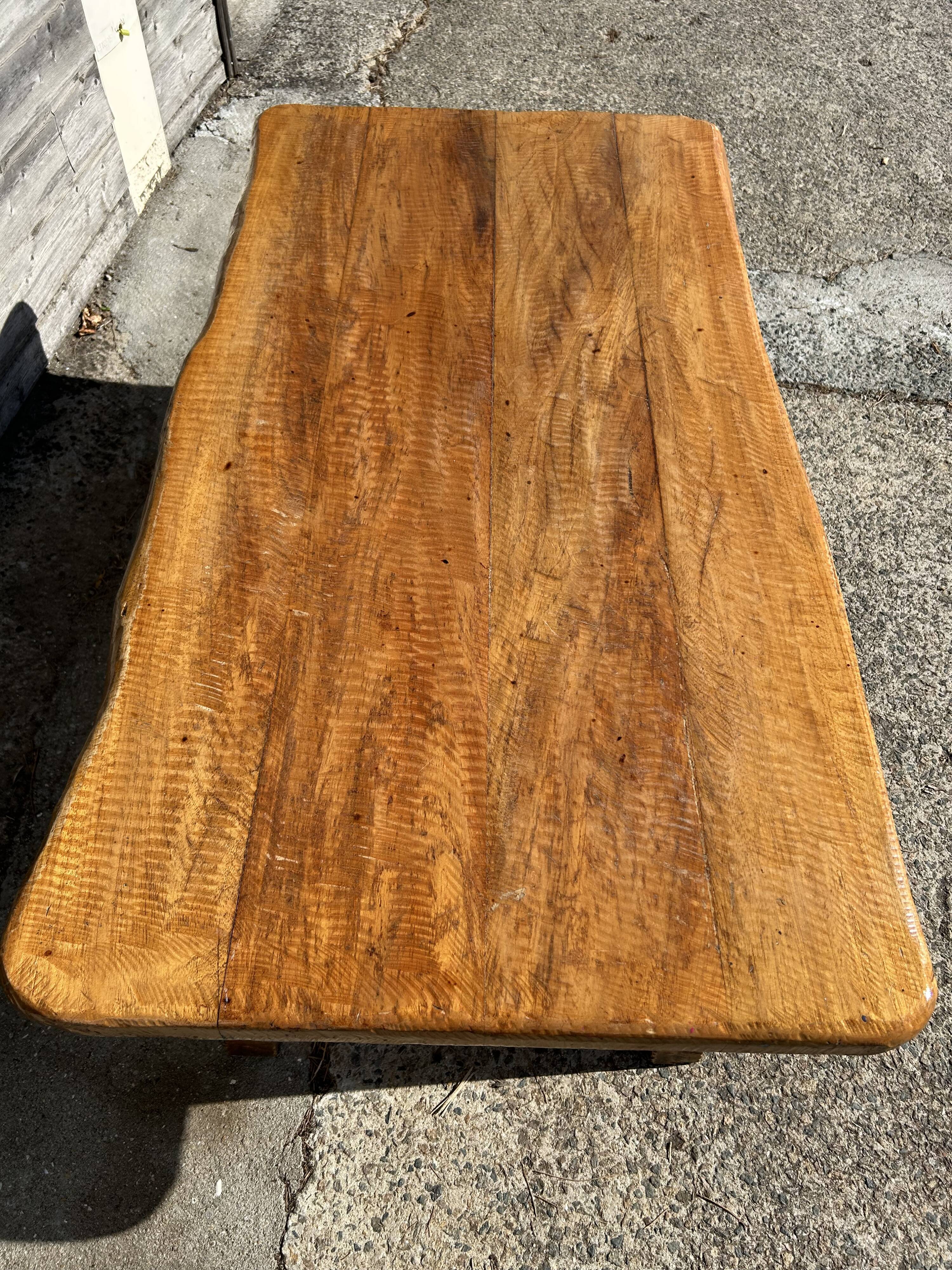 Table basse en chêne
