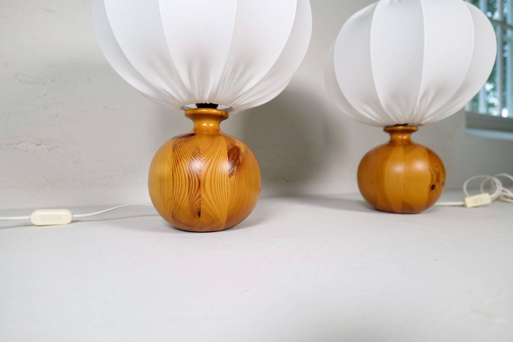 Sculptural modern table lamps from the mid-century in solid pine, Fagerhults Sweden, 1970.