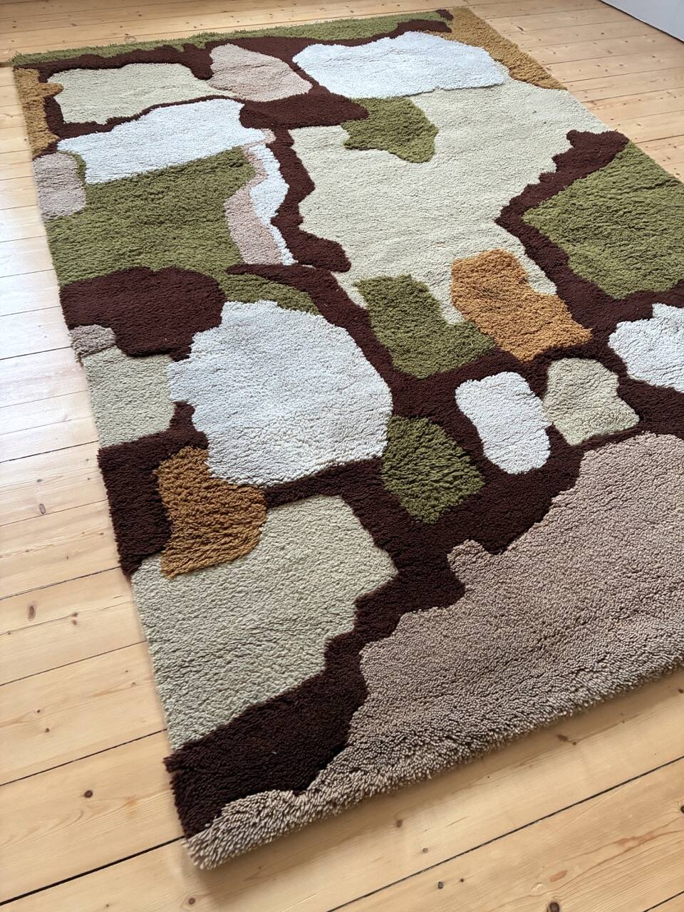 Zirrus rug with 1970s camouflage patterns