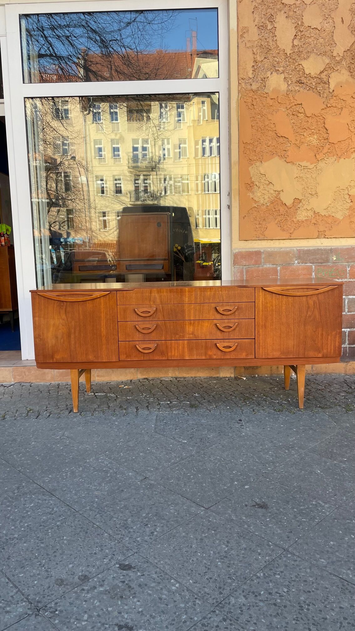 Atypical teak row from the 60s