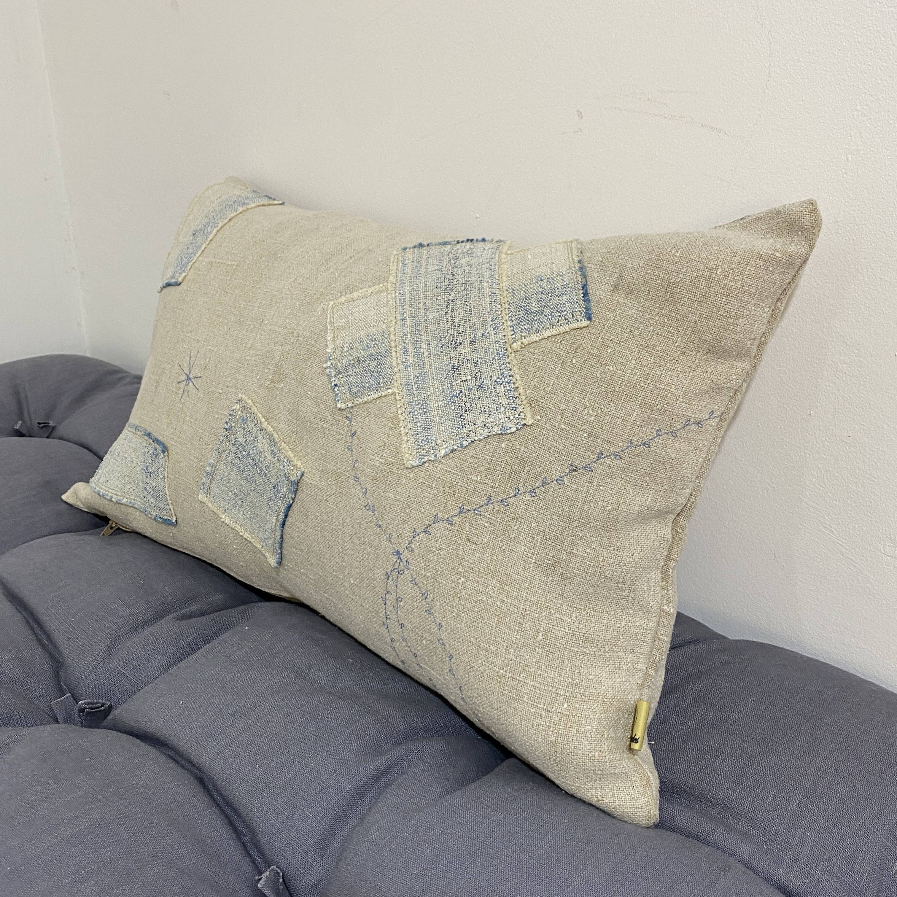 Coussin artisanal en toile ancienne style Kilim