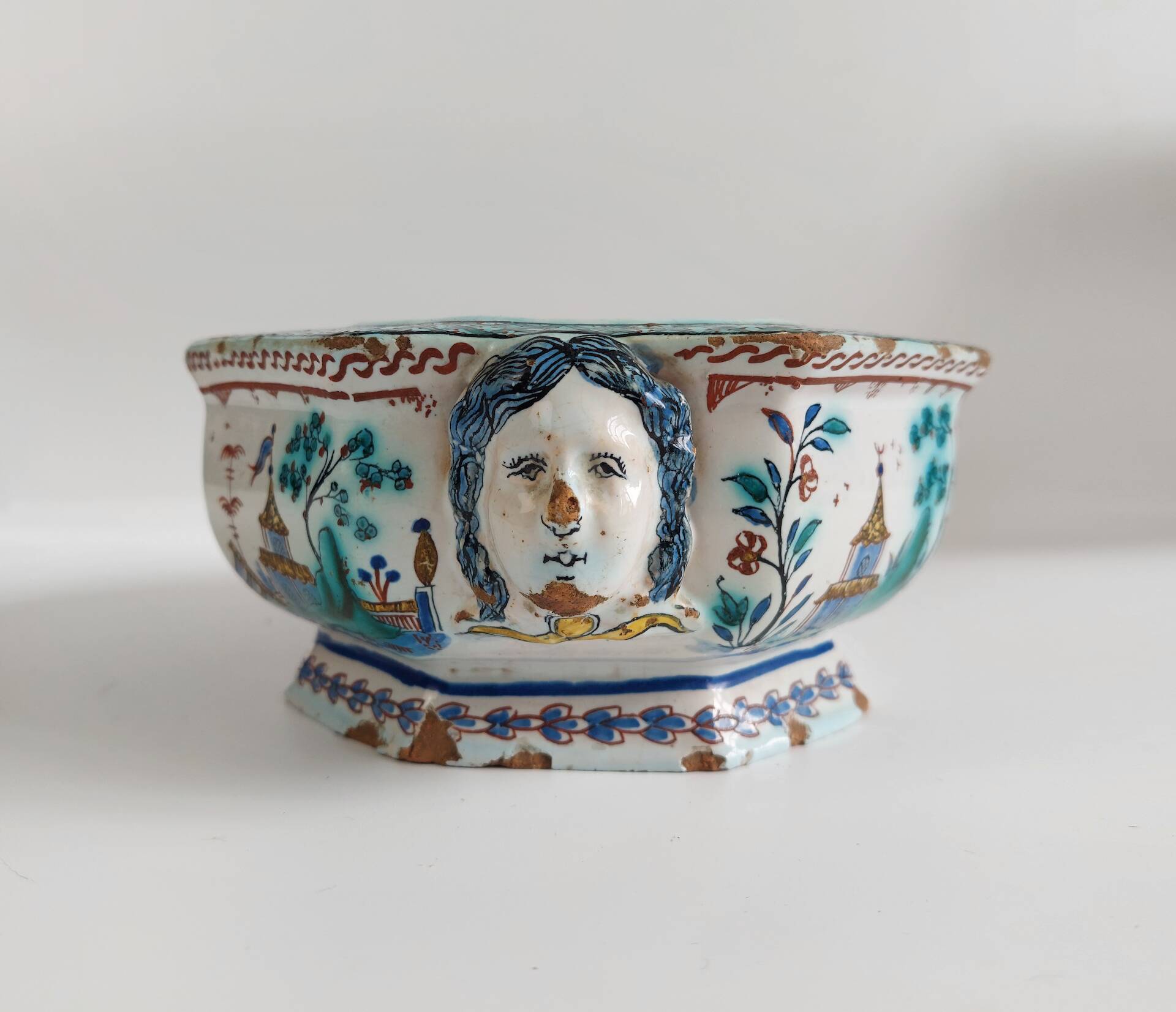 Huilier-vinaigrier en faïence de Rouen à décor au Chinois – XVIIIe siècle