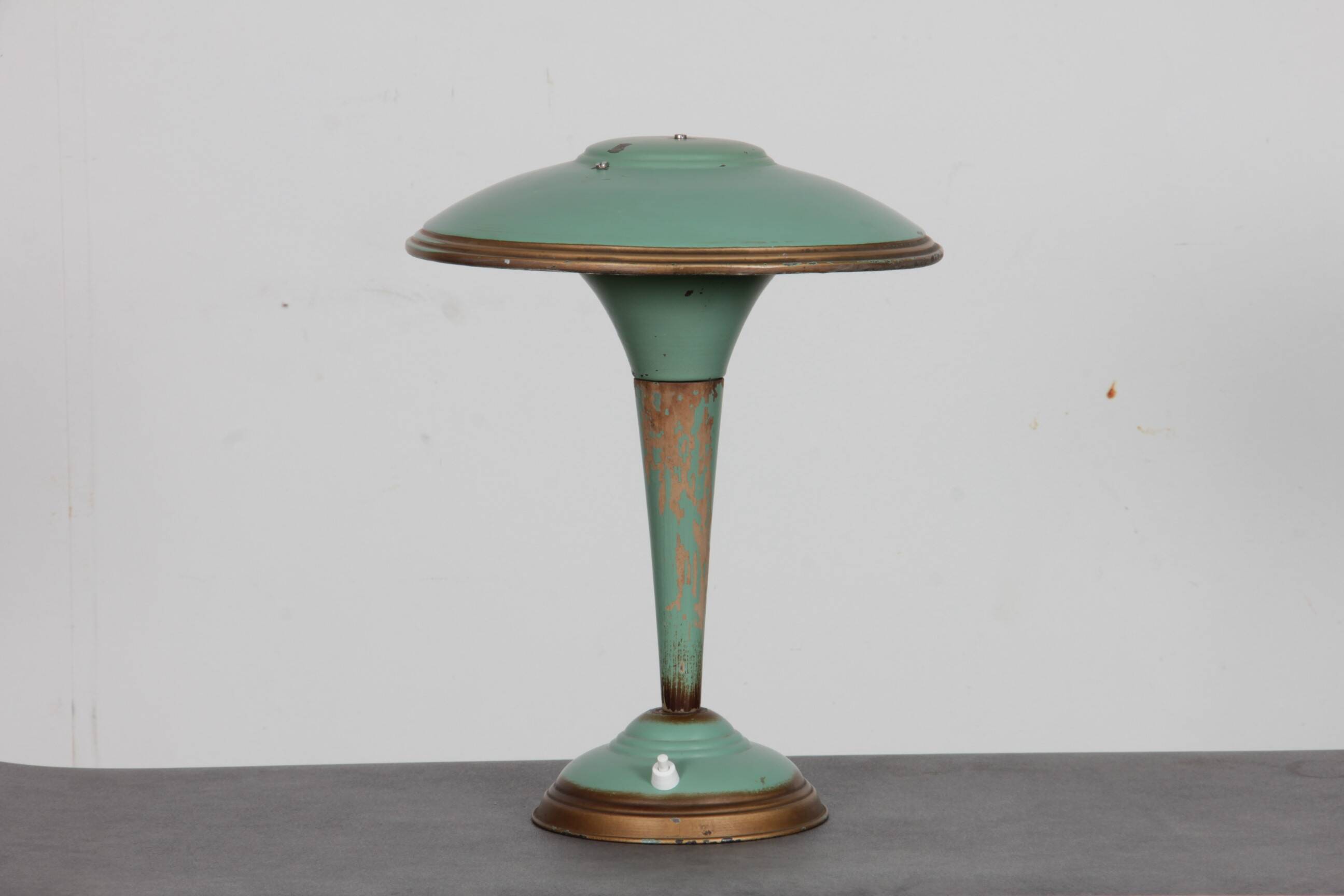 Vintage lamp in metal and wood