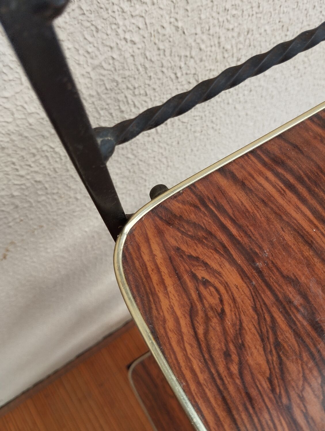 Shelf on legs in formica and metal