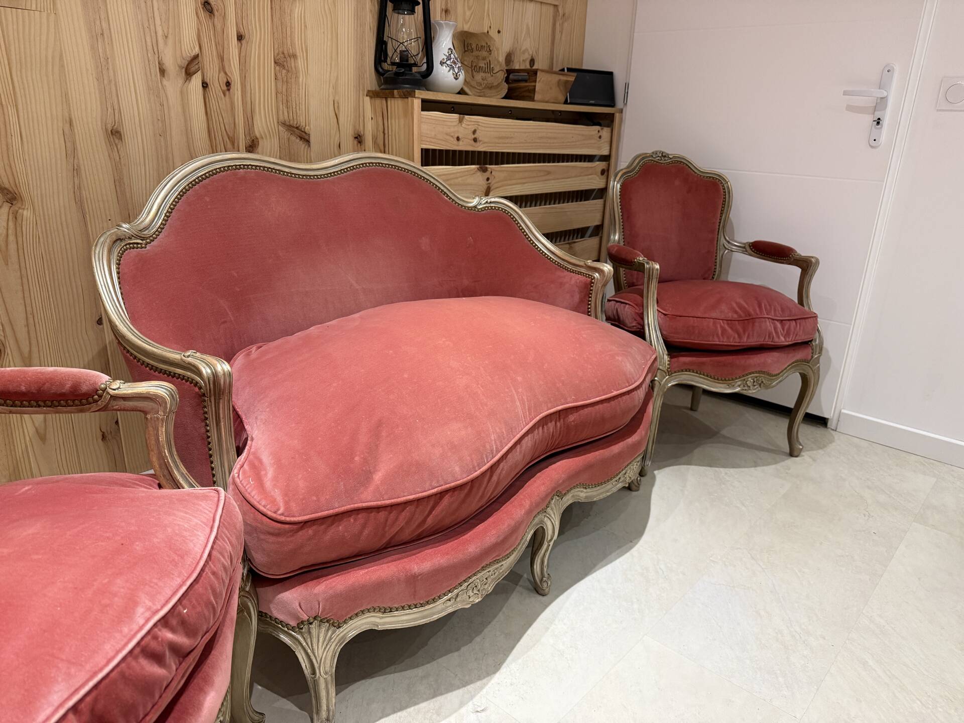 salon complet de style Louis XV – banquette corbeille et paire d