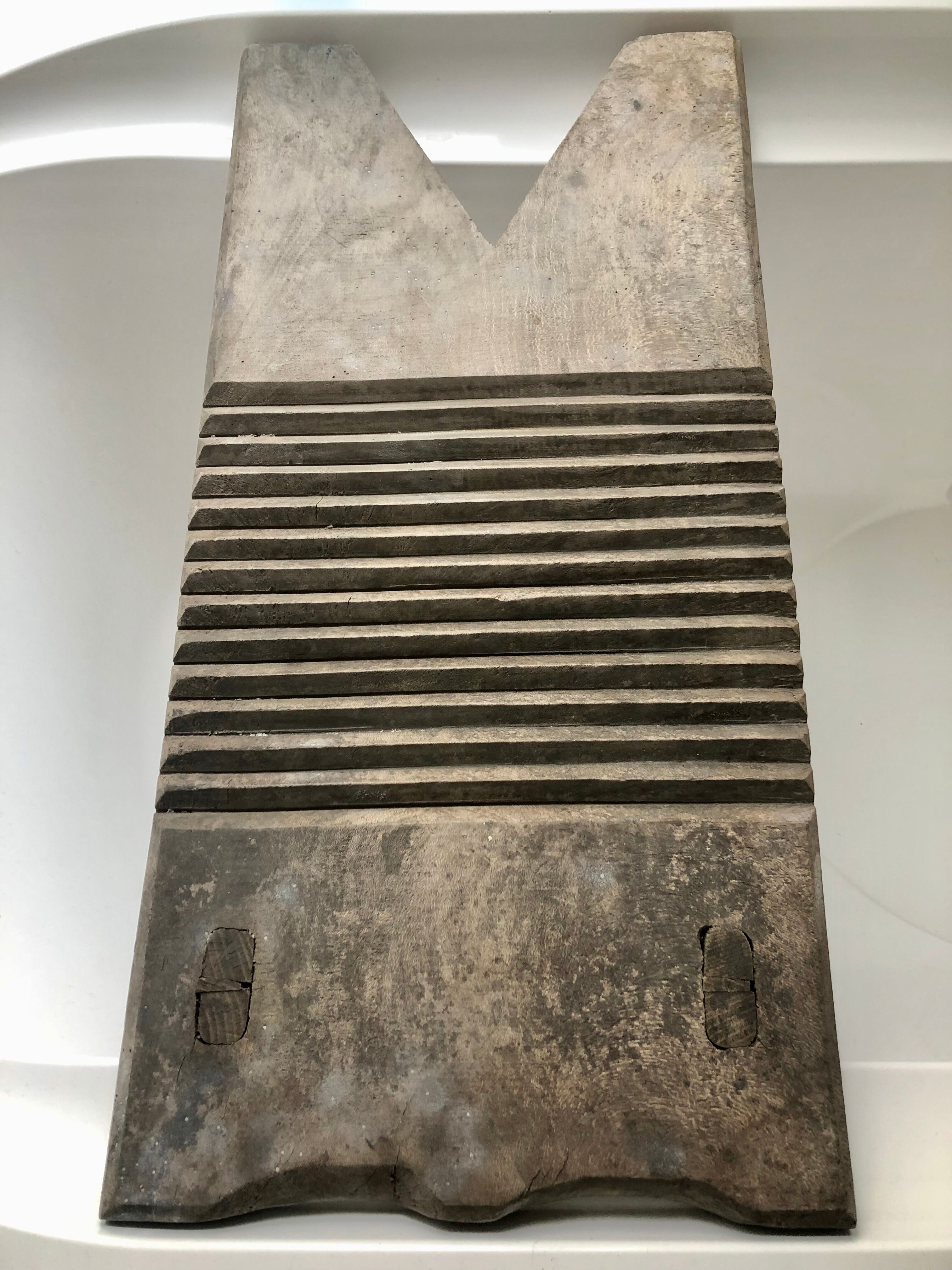 Washing board, bathroom shelf