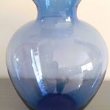 Vase en verre bleu