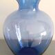 Vase en verre bleu