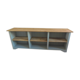 Meuble de métier sublimé en vert de gris, étagères  et plat bois.