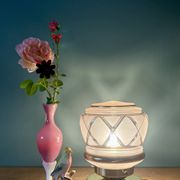 Lampe à poser globe vintage art déco en verre rose et doré