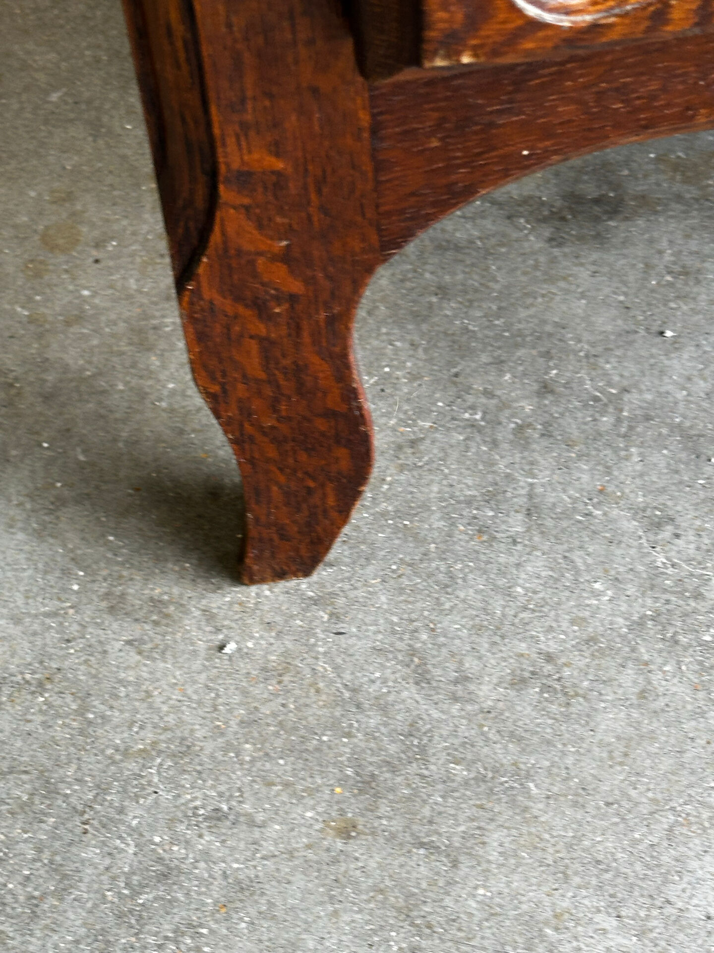 Petite commode en chêne à abattant – Mid-Century