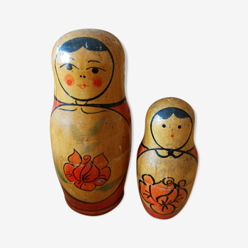 Duo of vintage vintage Russian dolls matryoshka wood