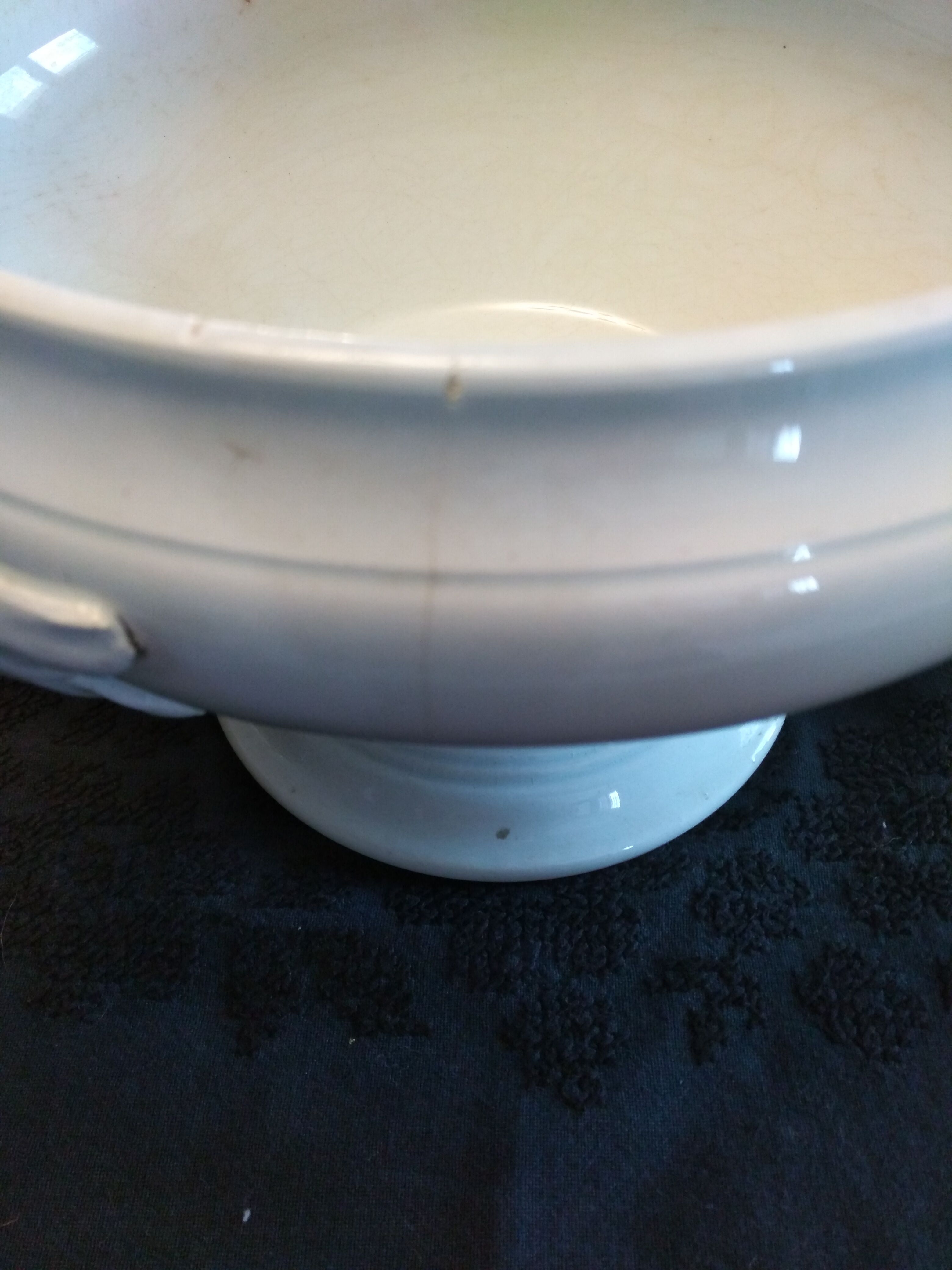 Soup tureen in opaque faience of Lunéville