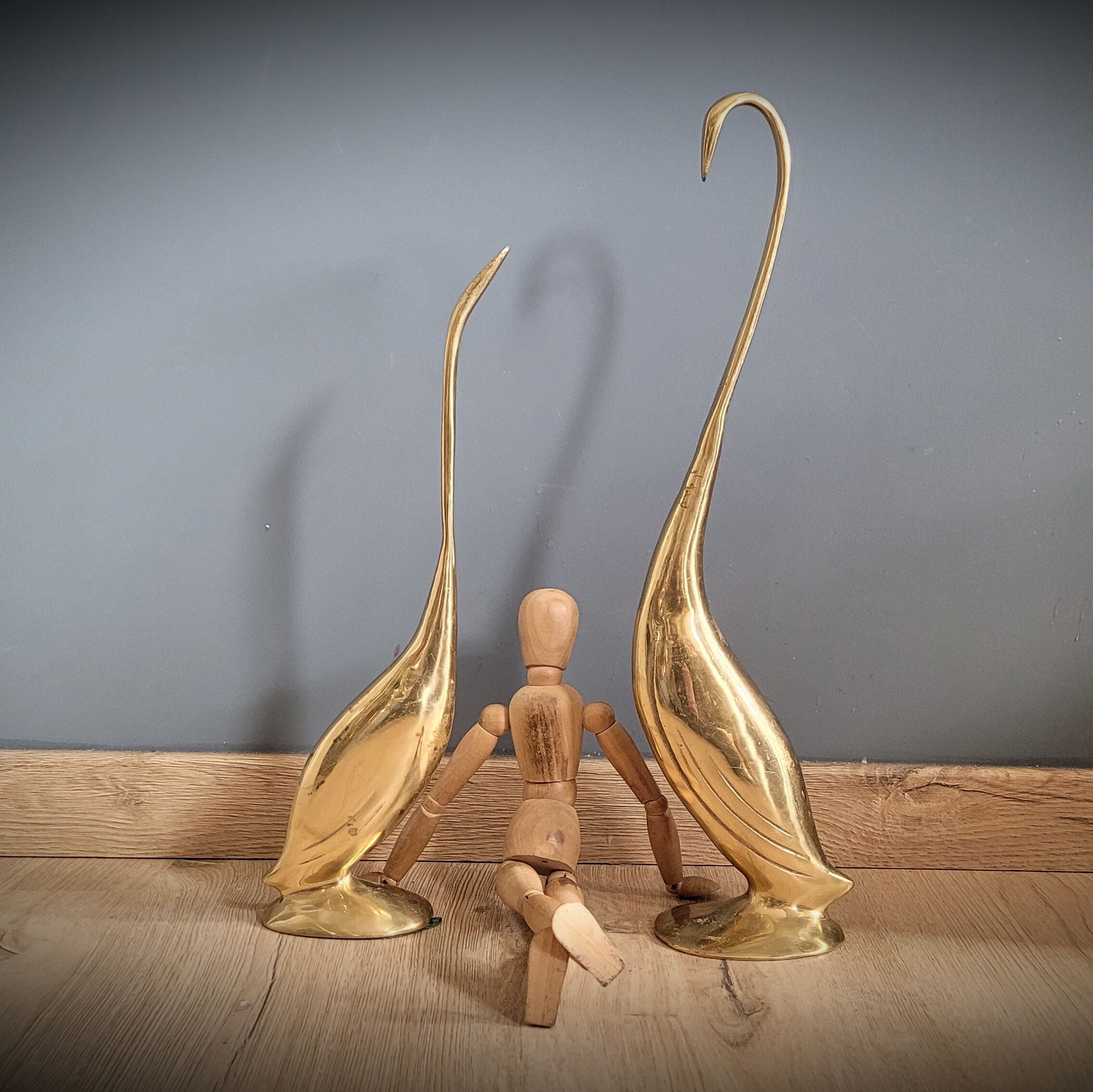 Duo brass swans
