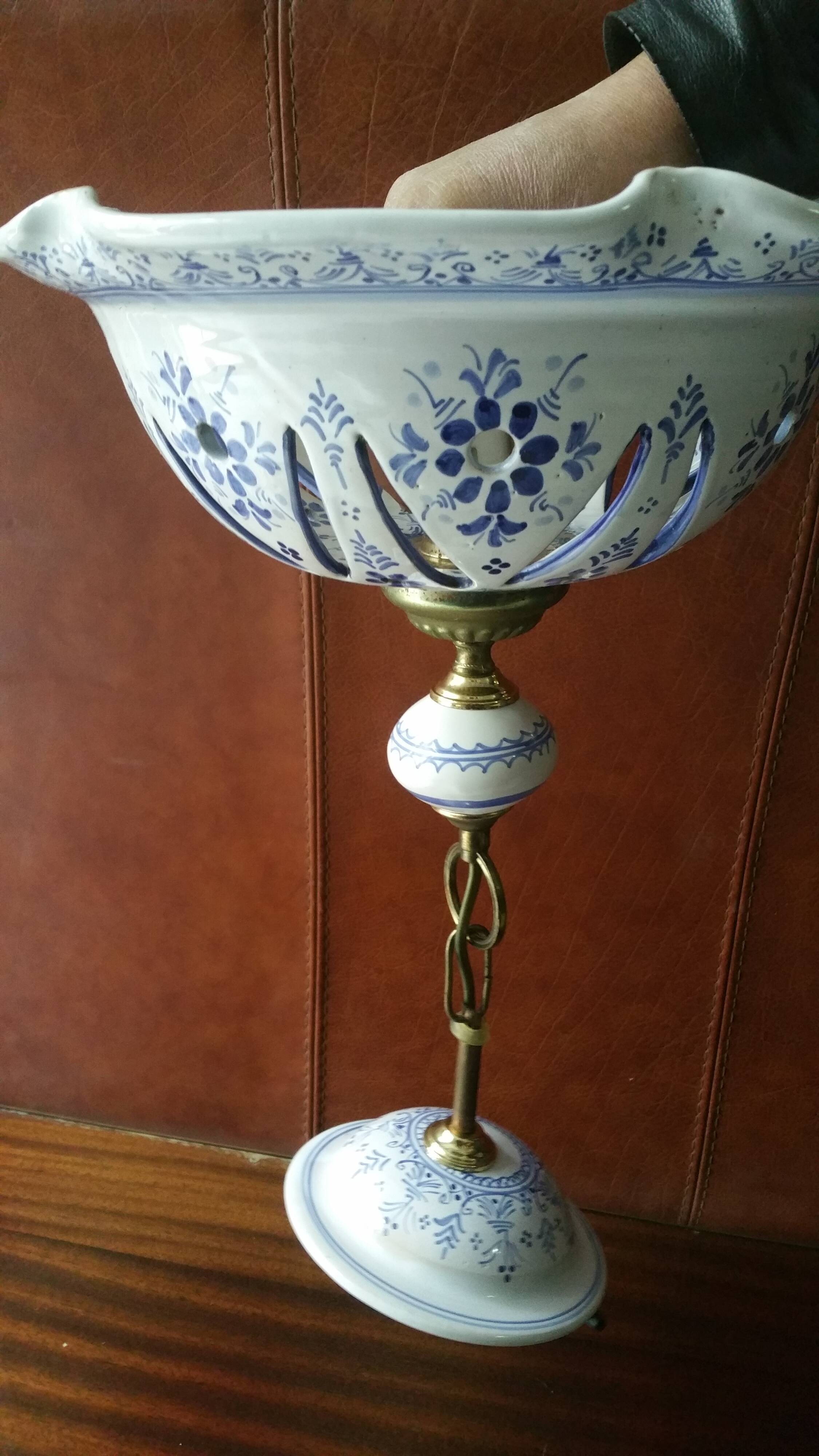 Suspension in earthenware