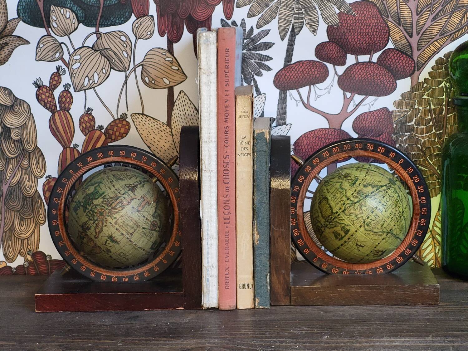 World map bookend