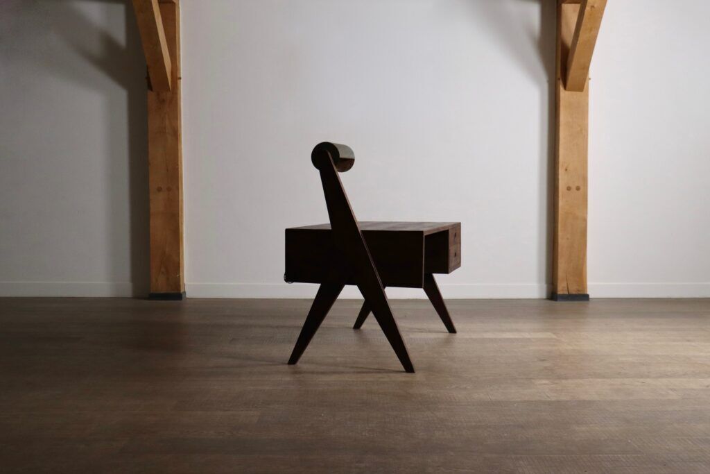 Bureau Pierre Jeanneret avec lampe intégrée, Chandigarh, années 1950