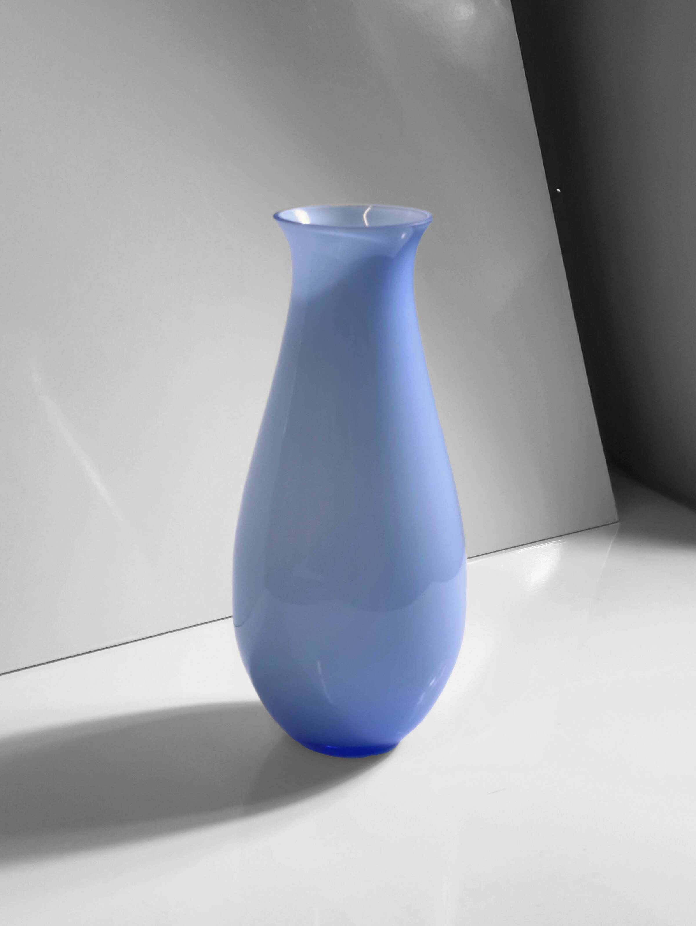 Vase bleu pastel de Murano, Italie - Années 1970